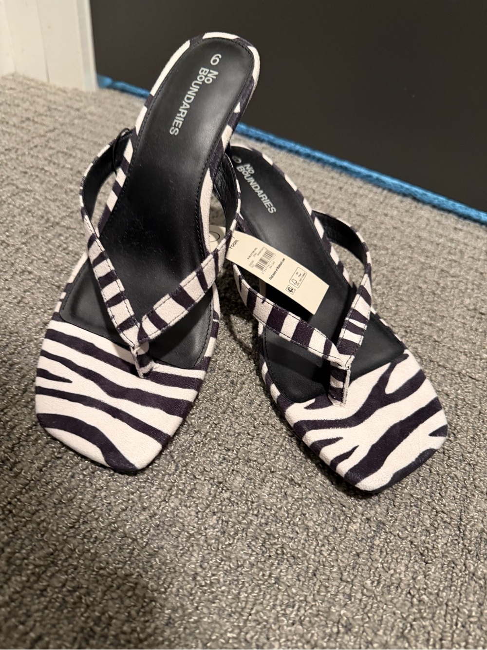 NWT zebra print kitten heels